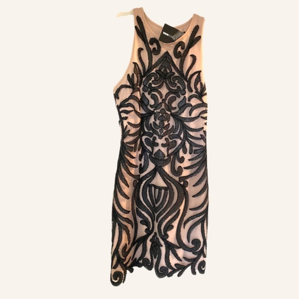 Fashion Nova👗 Embroidered Mini Dress